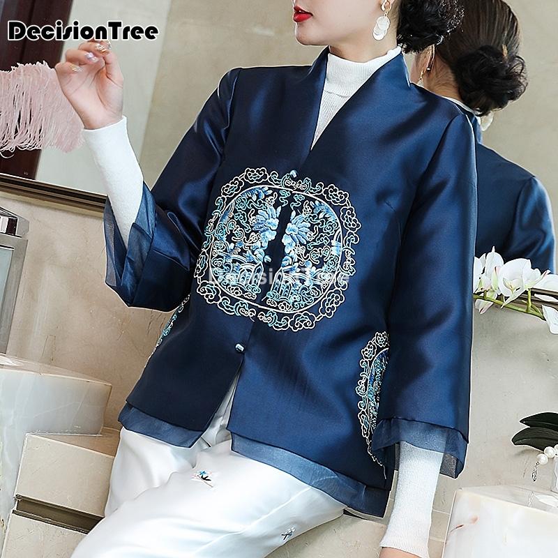 2020 Chinese Traditional Women Coat Satin Flower Jacket Vintage Women qipao Vintage Tang Embroidery Coat Cheongsam Top
2020 Chinese Traditional Women Coat Satin Flower Jacket Vintage Women qipao Vintage Tang Embroidery Coat Cheongsam Top