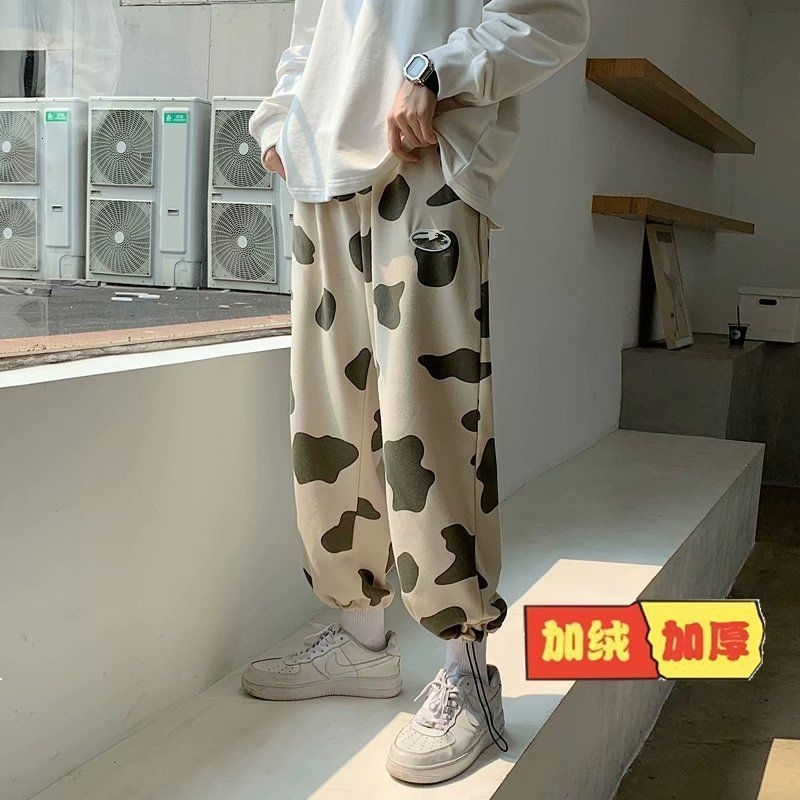 New Autumn 2021 Male Pants in Fashion Takes Off Wild Korean-style White Hip Sports Recommend Free Shipping Sweatpants AVSD SSP0, Khaki.
New Autumn 2021 Male Pants in Fashion Takes Off Wild Korean-style White Hip Sports Recommend Free Shipping Sweatpants AVSD SSP0, Khaki.