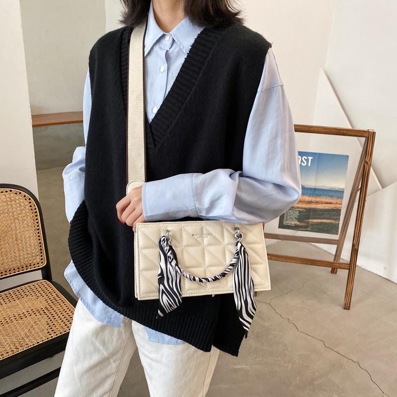Hot Niche Design Handbags Are Popular In Autumn And Winter 2021New Fashion Broadband Texture Shoulder Messenger Bag, Beige
Hot Niche Design Handbags Are Popular In Autumn And Winter 2021New Fashion Broadband Texture Shoulder Messenger Bag, Beige