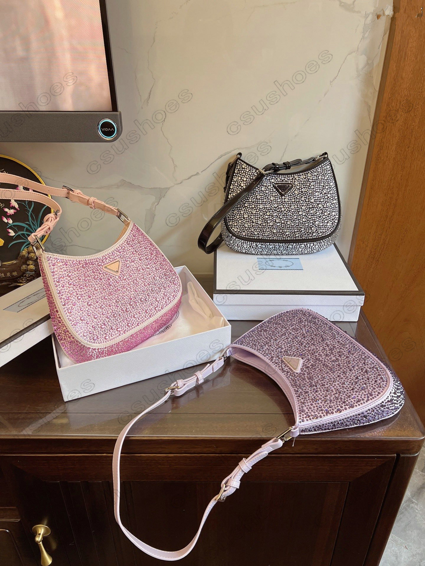 Cleo Duchesse Diamond Hobo Bag All-over Imitation Crystal Single shoulder Designer Underarm Bags Canvas Cross body Womens Luxurys Designer Handbag
Cleo Duchesse Diamond Hobo Bag All-over Imitation Crystal Single shoulder Designer Underarm Bags Canvas Cross body Womens Luxurys Designer Handbag
