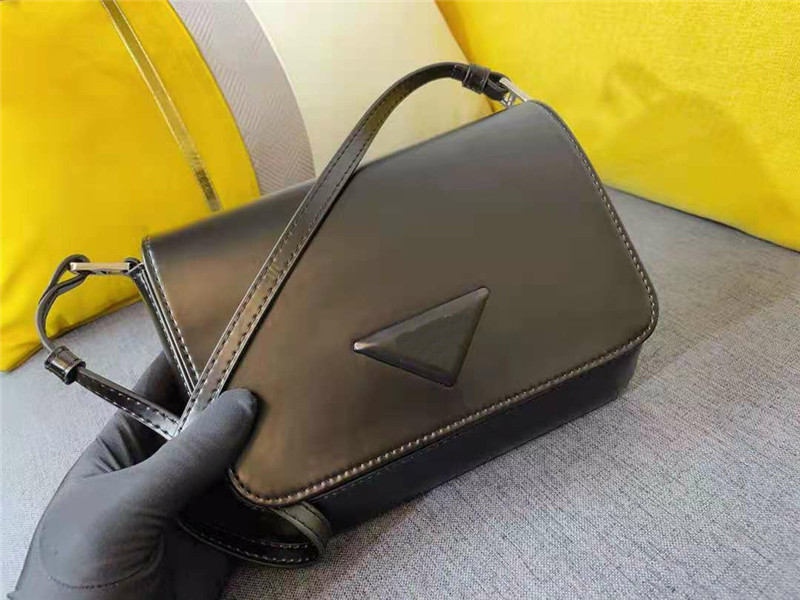 Quality Designer Women Full Leather Vintage Baguette Bags Smooth Delicate Cross Body Letter Printing Triangle Bulge Shoulder Bag Famous handbags, Pay for freight
Quality Designer Women Full Leather Vintage Baguette Bags Smooth Delicate Cross Body Letter Printing Triangle Bulge Shoulder Bag Famous handbags, Pay for freight