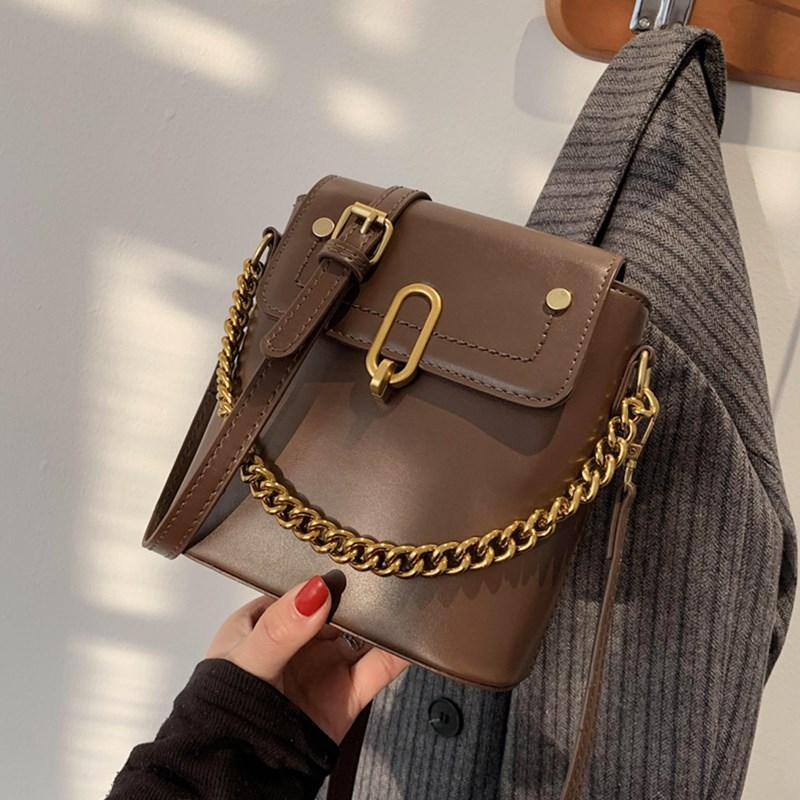Small Chain Tote Bag Luxury Women Solid Color Messenger Bag Retro Lady Crossbody Bags Female Brand Leather Flap Shoulder Handbag, Black
Small Chain Tote Bag Luxury Women Solid Color Messenger Bag Retro Lady Crossbody Bags Female Brand Leather Flap Shoulder Handbag, Black