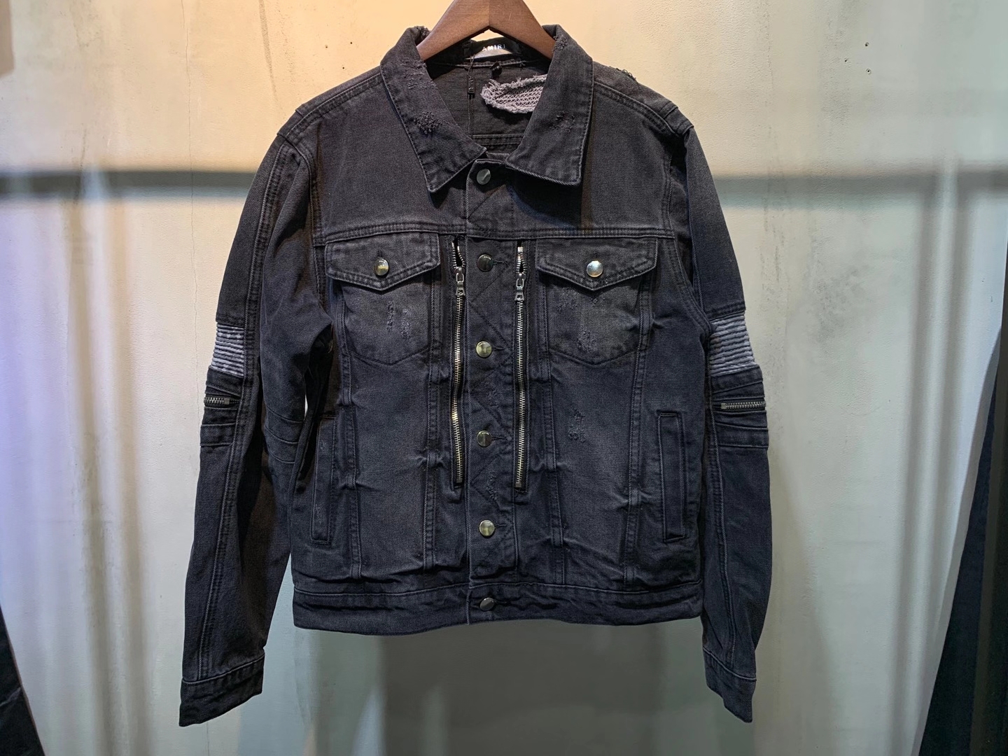 2021 spring new fashion mens designer hole decoration demin jacket ~ CHINESE SIZE 4XL jackets ~ beautiful designer demin jacket for men, Black
2021 spring new fashion mens designer hole decoration demin jacket ~ CHINESE SIZE 4XL jackets ~ beautiful designer demin jacket for men, Black