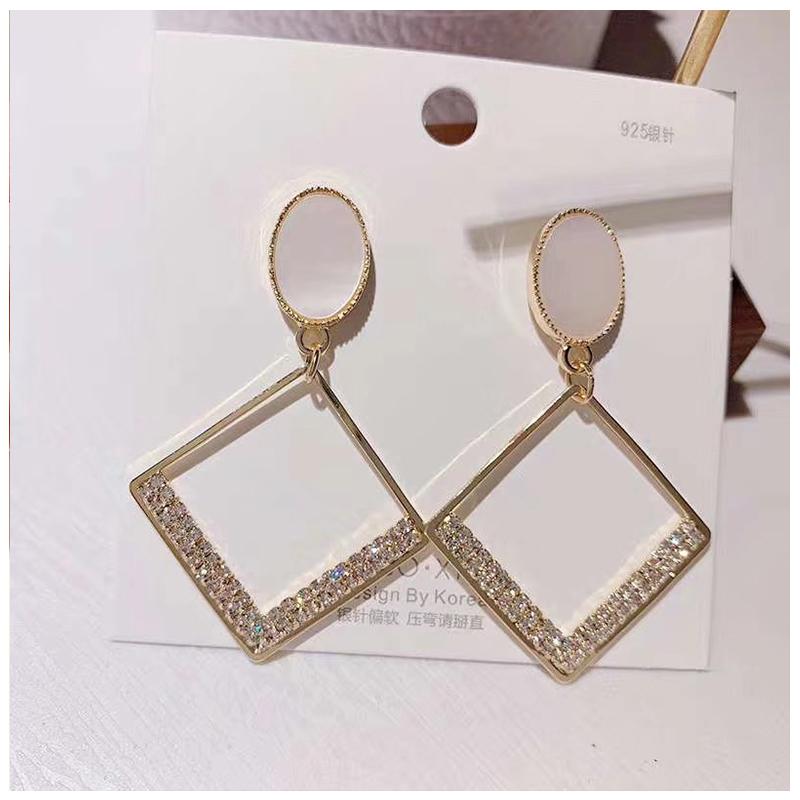 S925 silver needle shell high-quality earrings new silver needle Korean net red temperament earring jewelry
S925 silver needle shell high-quality earrings new silver needle Korean net red temperament earring jewelry