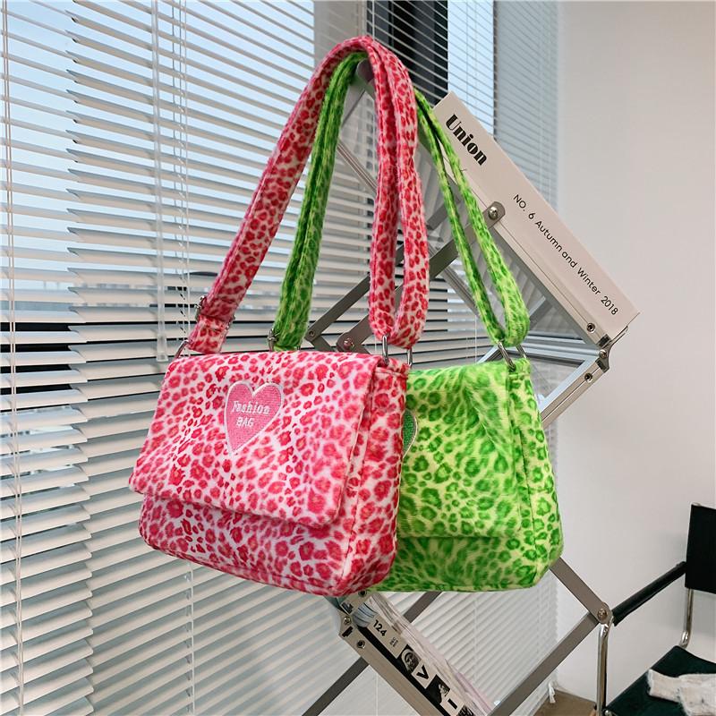 Vintage Leopard Pattern Women Messenger Bag Fashion Candy Color Ladies Soft Plush Purse Handbags Cool Girls Tote Shoulder Bags, White
Vintage Leopard Pattern Women Messenger Bag Fashion Candy Color Ladies Soft Plush Purse Handbags Cool Girls Tote Shoulder Bags, White