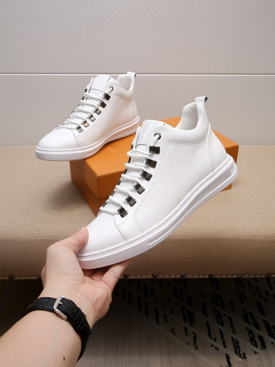 New Men Fashion Casual Genuine Leather Lace Up High Top Flat Shoes Trainers Brand Designer Platform Sneakers Size 38-44, White
New Men Fashion Casual Genuine Leather Lace Up High Top Flat Shoes Trainers Brand Designer Platform Sneakers Size 38-44, White