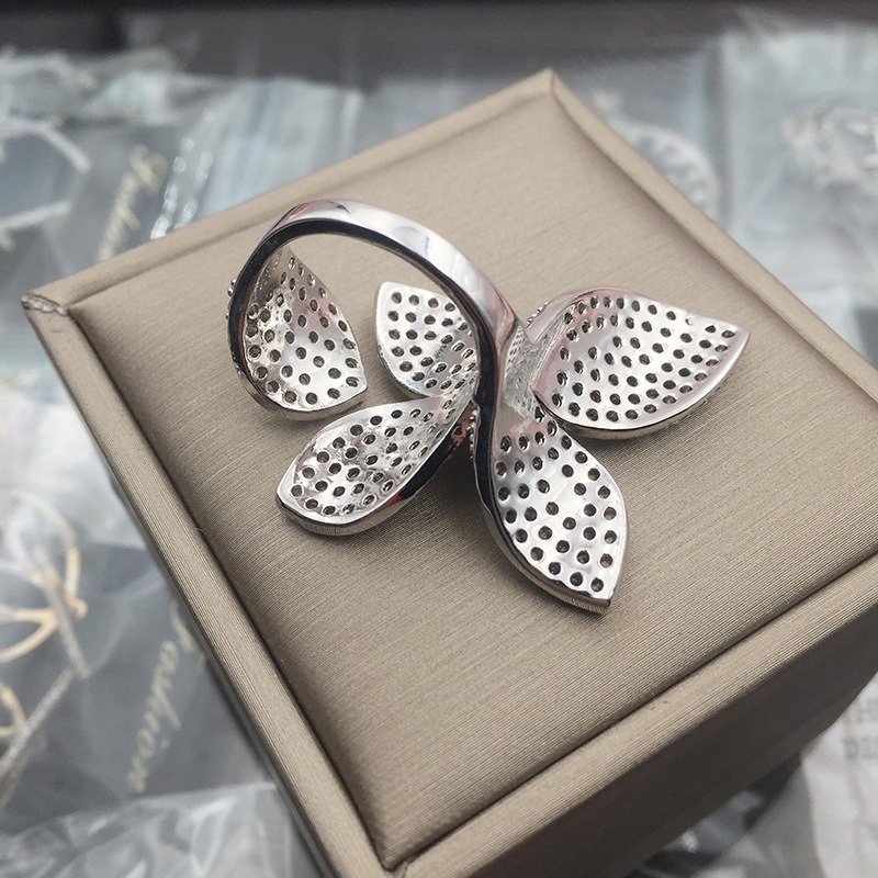 Merry Christmas to you custom new style banquet simple and luxurious atmosphere zircon butterfly ring full of drill opening adjustable ring
Merry Christmas to you custom new style banquet simple and luxurious atmosphere zircon butterfly ring full of drill opening adjustable ring
