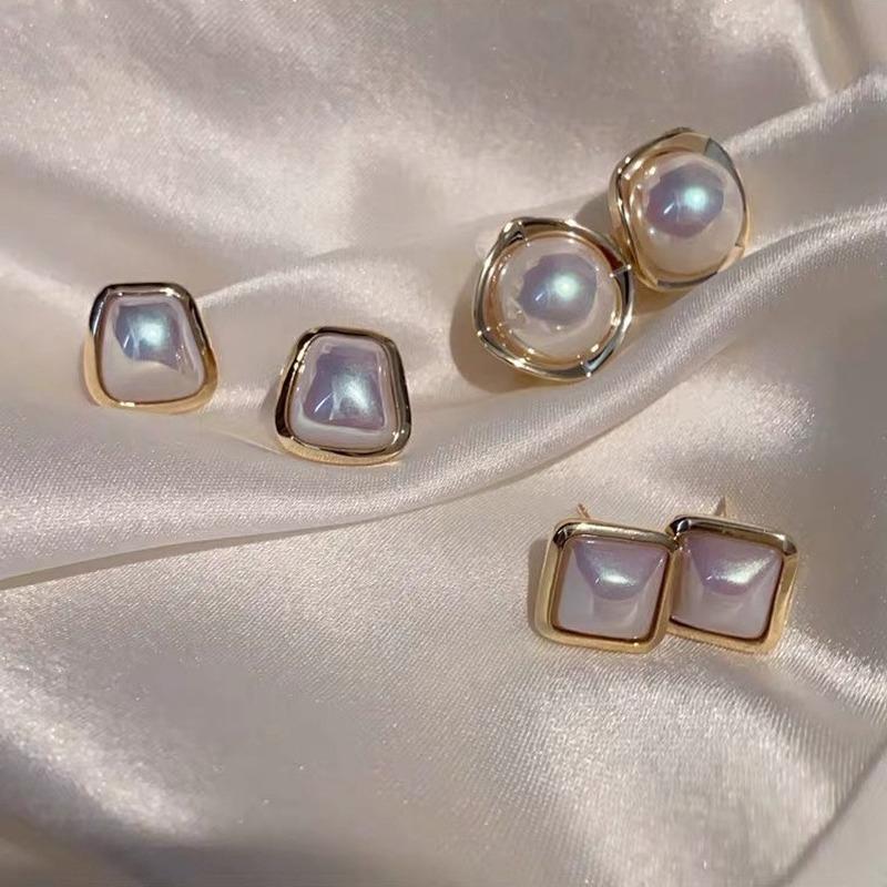 Stud Minar 3 Designs Oversize Pearl Earrings For Women Round Square Irregular Geometric Simulated Wedding Jewelry
Stud Minar 3 Designs Oversize Pearl Earrings For Women Round Square Irregular Geometric Simulated Wedding Jewelry