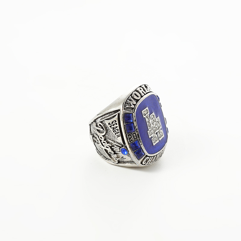 Personal collection 2020 Dodge Baseball Nation Championship Ring with Collector's Display Case, Silver
Personal collection 2020 Dodge Baseball Nation Championship Ring with Collector's Display Case, Silver