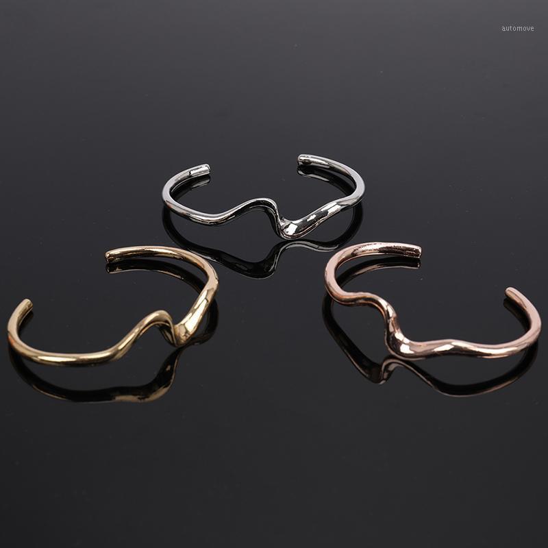 New Trend Simple Bending Water Pattern Wave Arc Opening Bracelet1
New Trend Simple Bending Water Pattern Wave Arc Opening Bracelet1