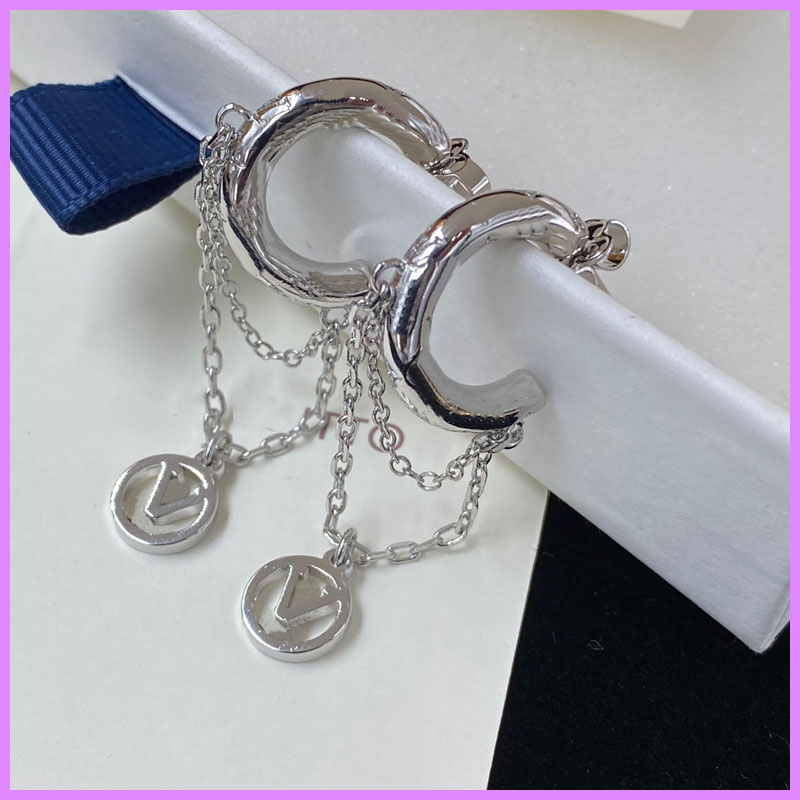 New Classic Women Earrings With Chain Earring Jewelry Letters Round Ear Studs Designers Gold Silver Accessories Ear Rings Ladies D2201053F
New Classic Women Earrings With Chain Earring Jewelry Letters Round Ear Studs Designers Gold Silver Accessories Ear Rings Ladies D2201053F