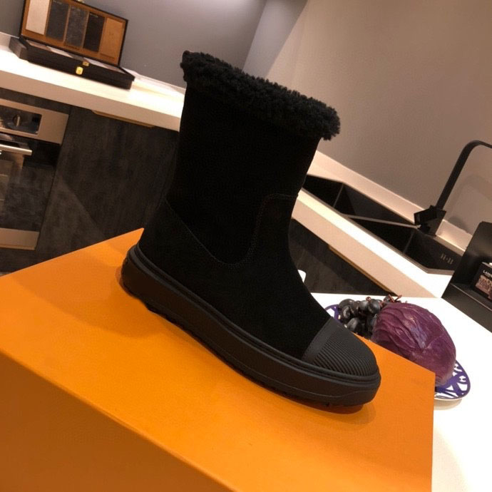 Hottest Booties Women Winter Snow Boots Breezy Flat Ankle Boot black suede calf leather snug shearling Fashion Martin Boots Size 35-41
Hottest Booties Women Winter Snow Boots Breezy Flat Ankle Boot black suede calf leather snug shearling Fashion Martin Boots Size 35-41