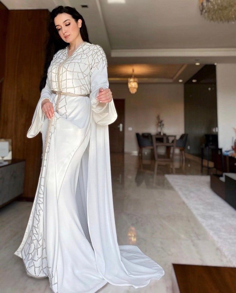 Luxury Crystals Beading Moroccan Kaftan Evening Dresses With Long Cape Wrap Takchita Bridal Kaftan Mariage Reception Gowns Arabic Dubai Muslim Women P