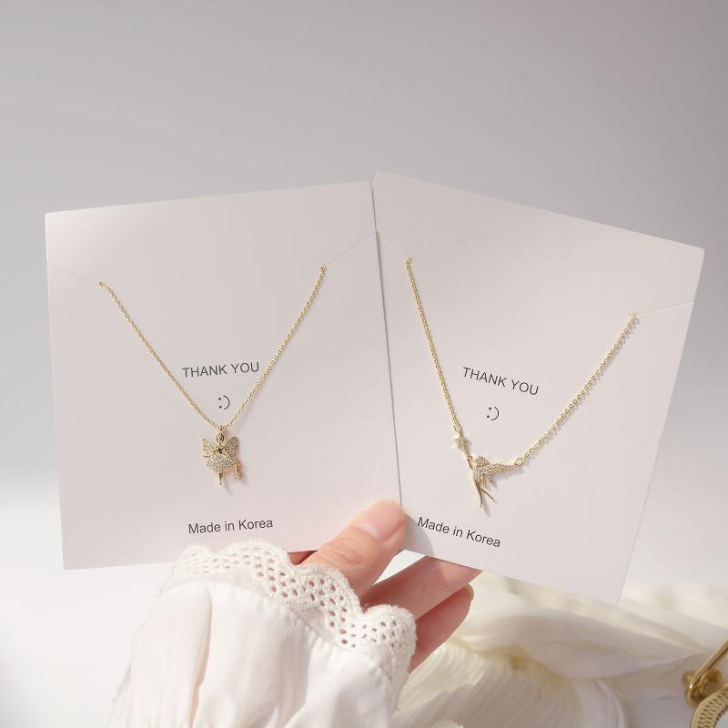 The design sense is slightly inlaid with diamonds and zircon sparkling fairy temperament short five-pointed star delicate ladies
The design sense is slightly inlaid with diamonds and zircon sparkling fairy temperament short five-pointed star delicate ladies