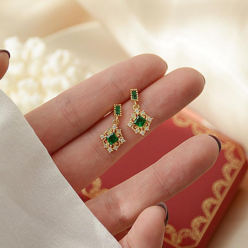 Stud Fashion Rhombus Earrings For Women Top Designers Luxury Jewelry Inlaid Zircon High Quality S925 Needle Wedding Party 
Stud Fashion Rhombus Earrings For Women Top Designers Luxury Jewelry Inlaid Zircon High Quality S925 Needle Wedding Party