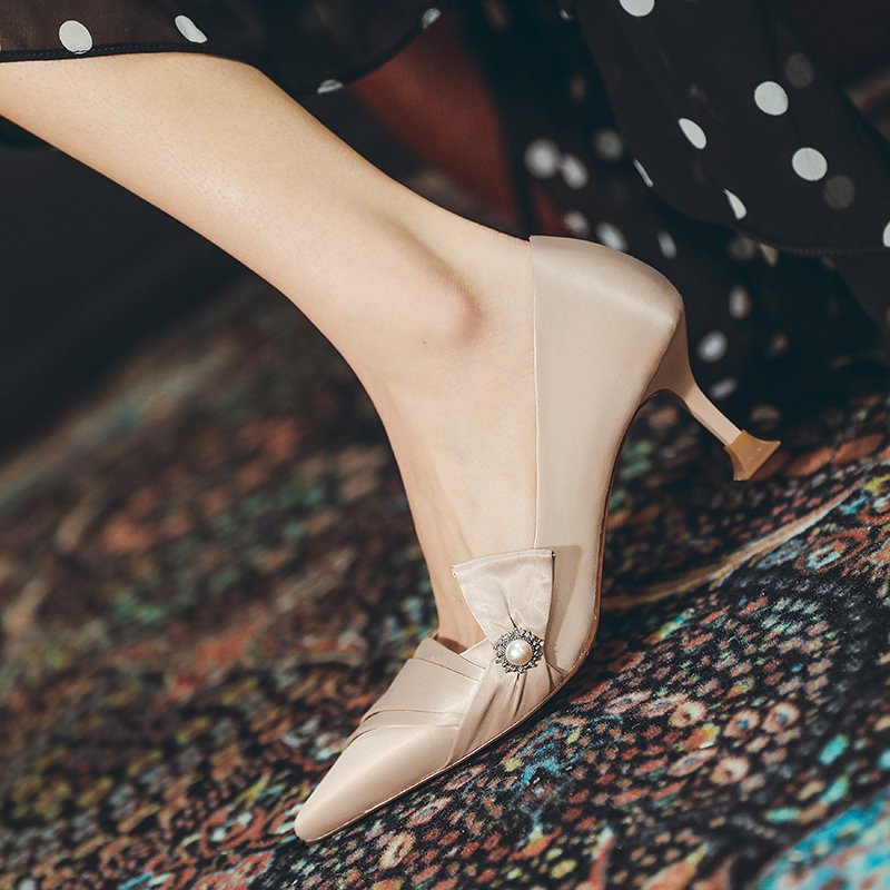 2020 Fashion Thin Sexy Heels Pointed to Silk Toe. Bombs Solid Color. Butterfly Knot Dress. Spring Party. Female Shoes. 7mol, Champagne
2020 Fashion Thin Sexy Heels Pointed to Silk Toe. Bombs Solid Color. Butterfly Knot Dress. Spring Party. Female Shoes. 7mol, Champagne