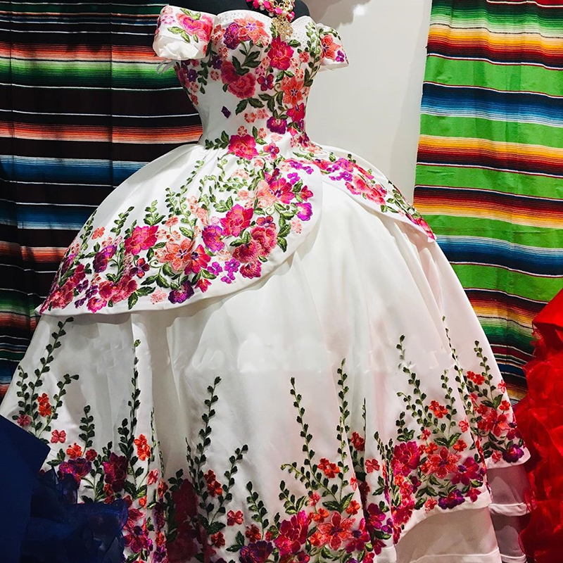 2020 Puffy Embroidery Quinceanera Dress Off the Shoulder Sweet 15 Dress Long Mexican Prom Party Gowns, Burgundy
2020 Puffy Embroidery Quinceanera Dress Off the Shoulder Sweet 15 Dress Long Mexican Prom Party Gowns, Burgundy