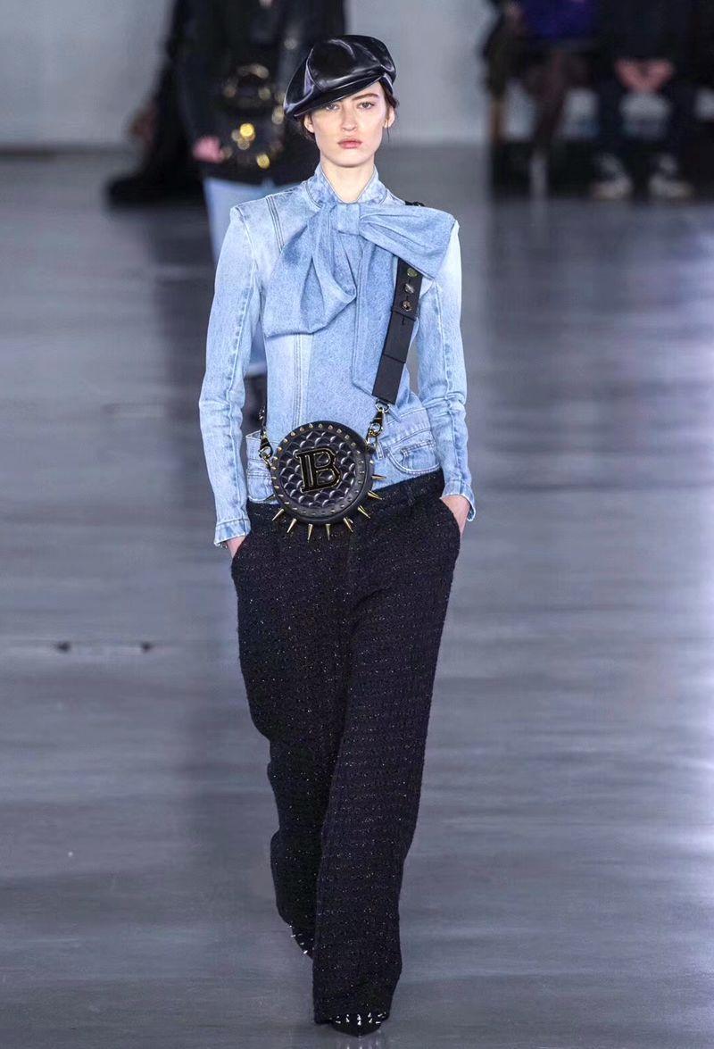 Ladies print retro girdle jacket 2020 autumn new fashion sexy hollow jacket short coat color crop top long sleeve coat, Blue
Ladies print retro girdle jacket 2020 autumn new fashion sexy hollow jacket short coat color crop top long sleeve coat, Blue