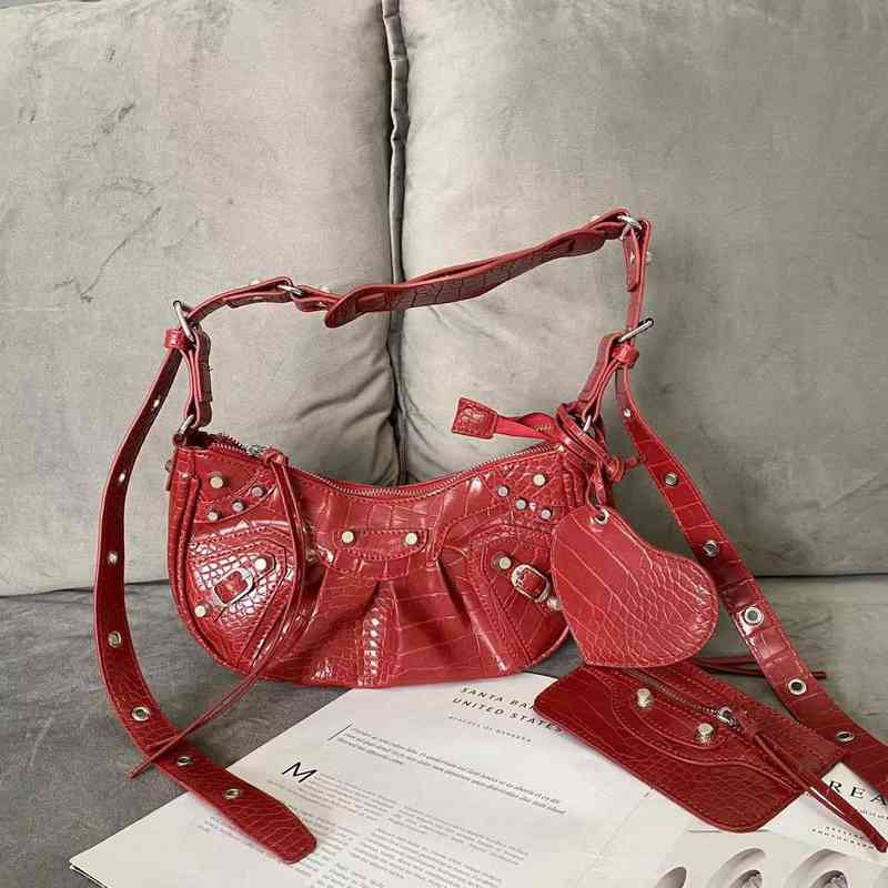 Classic Le Cagole Crocodile Bags Design Handbag Rivet Leather Half Crescent Saddle Shoulder Diagonal Strap Female Bag
Classic Le Cagole Crocodile Bags Design Handbag Rivet Leather Half Crescent Saddle Shoulder Diagonal Strap Female Bag