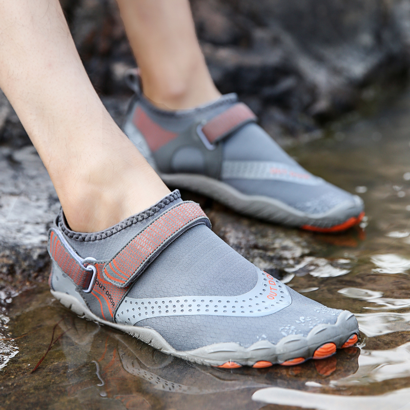 Summer Water Shoes Men Beach Sandals Upstream Shoes Man Quick Dry River Sea Slippers Diving Swimming Shoes 3647 Y200420