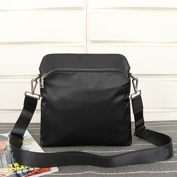 P Luxurys Designers Bags 0821new bag space to meet daily necessities lightweight fabrics soft and comfortable n ecessities for men or women
P Luxurys Designers Bags 0821new bag space to meet daily necessities lightweight fabrics soft and comfortable n ecessities for men or women