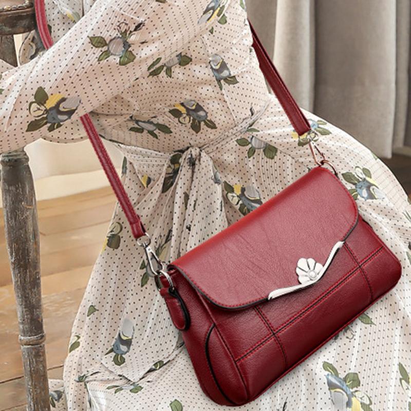 Designer Brand Women Shoulder Bags Retro Leather Crossbody Bags Simple Pure Color Stripe Messenger Small Flap Bag Female, Black
Designer Brand Women Shoulder Bags Retro Leather Crossbody Bags Simple Pure Color Stripe Messenger Small Flap Bag Female, Black