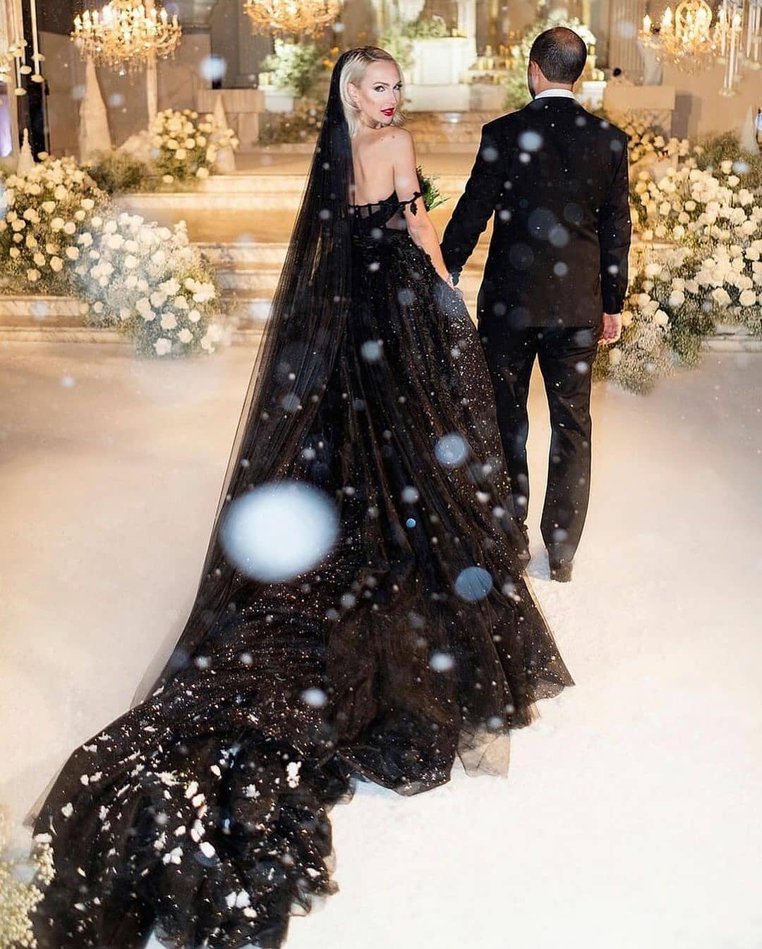 Black Fashion Lace Wedding Dresses Off The Shoulder Sweetheart Neck A E Backless Bridal Gowns Sequined Chapel Train Tulle Robe De Mari E