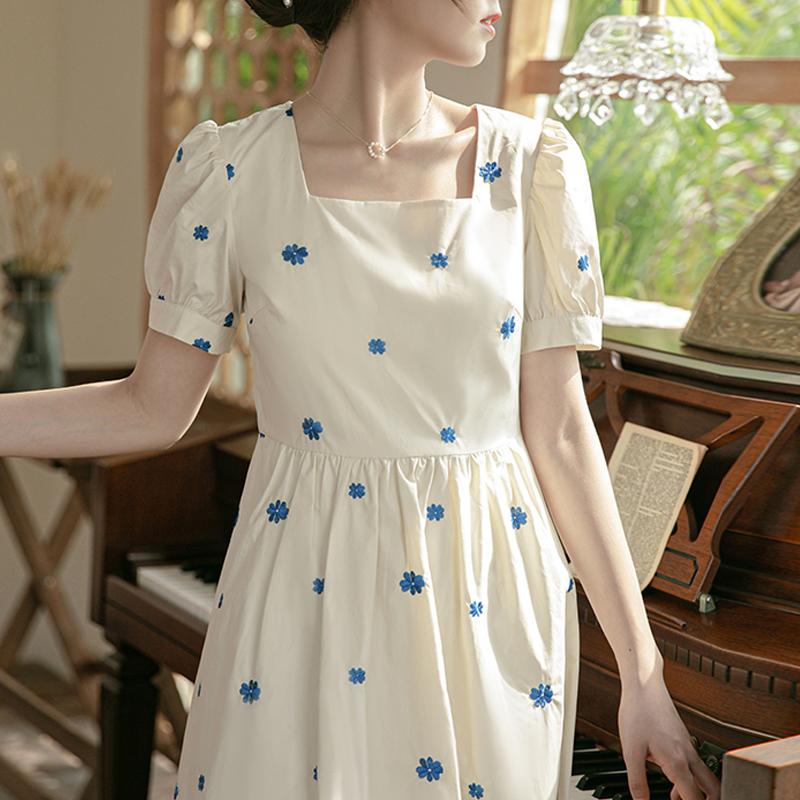 Casual Dresses 2022 Summer Dress Women Plus Size Floral Square Collar Elegant Sweet Embroidery French Midi Vestidos 15172, Black;gray
Casual Dresses 2022 Summer Dress Women Plus Size Floral Square Collar Elegant Sweet Embroidery French Midi Vestidos 15172, Black;gray