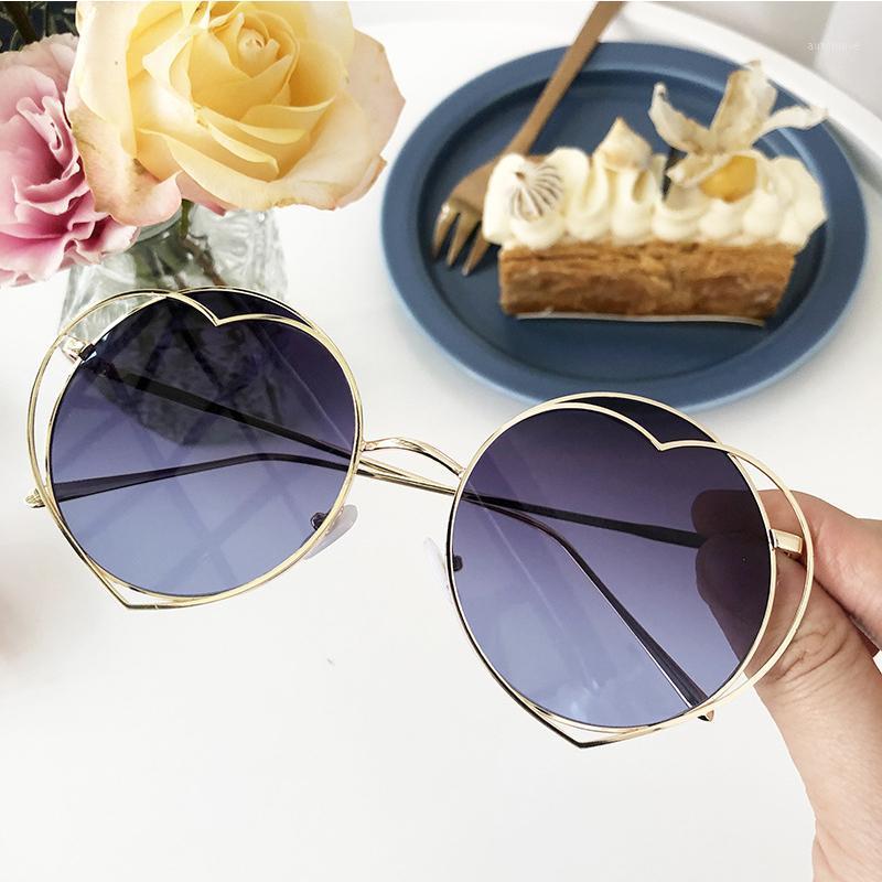 Round women's sunglasses Gradient shades for women Vintage designer heart metal frame Cat eye female sunglasses oculos 20201
Round women's sunglasses Gradient shades for women Vintage designer heart metal frame Cat eye female sunglasses oculos 20201