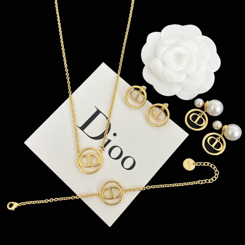 Designer Dio Necklace Stainless Steel Letter18K Necklace Bracelet for Mens and Women Party Lovers Gift Jewelry CDCDBracelet IOR style rings Bracelets AAA++ D3481, Boxes 4 color pick 1color
Designer Dio Necklace Stainless Steel Letter18K Necklace Bracelet for Mens and Women Party Lovers Gift Jewelry CDCDBracelet IOR style rings Bracelets AAA++ D3481, Boxes 4 color pick 1color