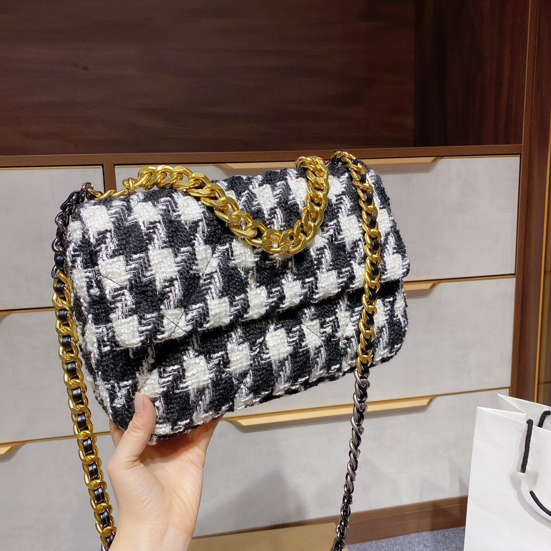 19 And Bag Womens Grid High-Quality Bags White Messenger Black Classic Cc Designers Luxurys Series Shoulder Free Shippi Uallf 
19 And Bag Womens Grid High-Quality Bags White Messenger Black Classic Cc Designers Luxurys Series Shoulder Free Shippi Uallf