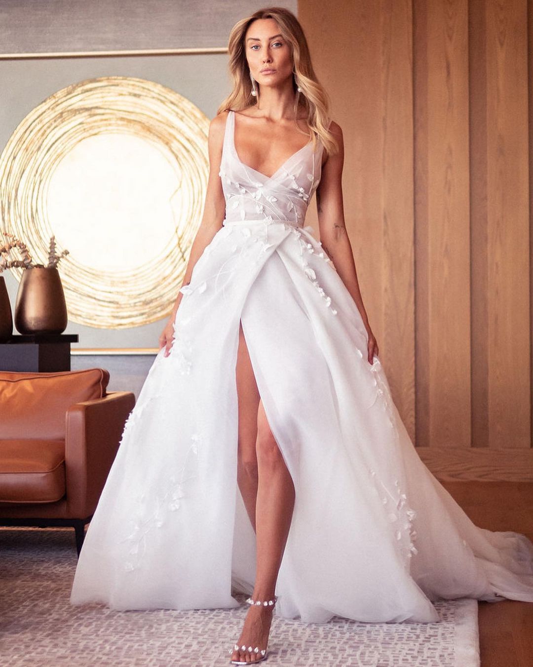 A Line Ivory Appliqued Backless Wedding Dresses Deep V Neck Side Split Bridal Gowns Sweep Train Tulle Robe De Marie ppliqued