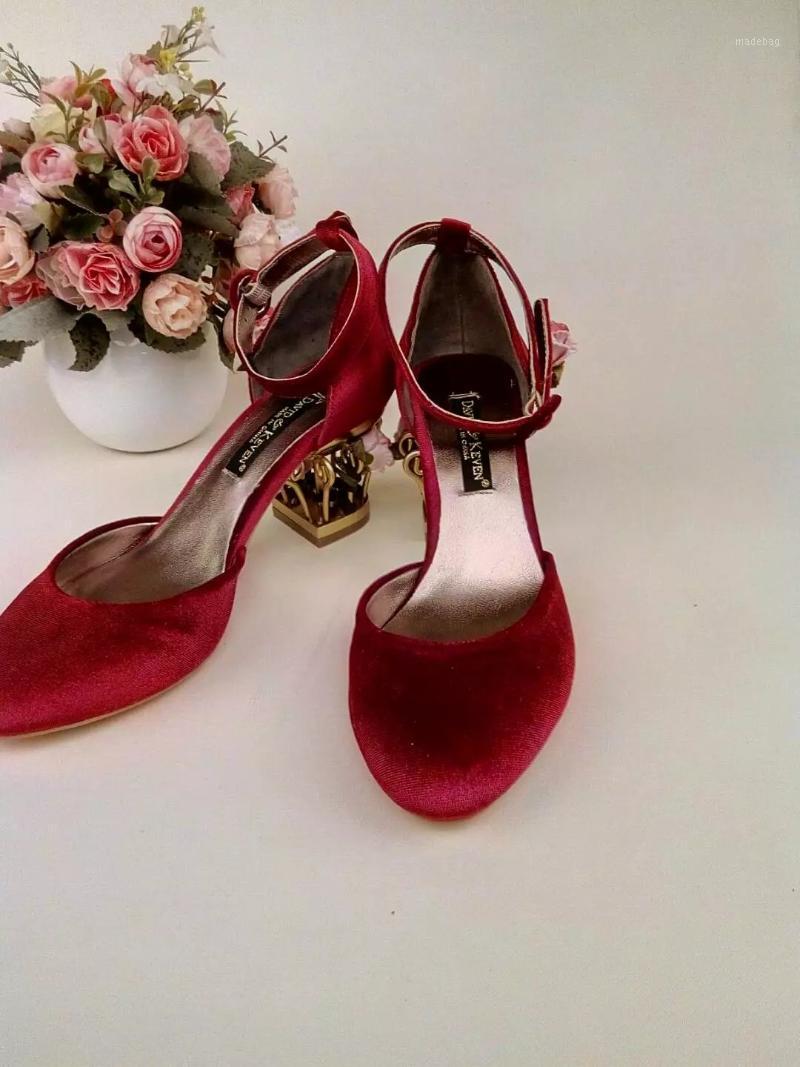 Charm2021 Beautiful Birdcage Flowers with Gorgeous Metal Hollowed Out Rose Low Heeled Women's Velvet Single Wedding Shoes1, Wine
Charm2021 Beautiful Birdcage Flowers with Gorgeous Metal Hollowed Out Rose Low Heeled Women's Velvet Single Wedding Shoes1, Wine