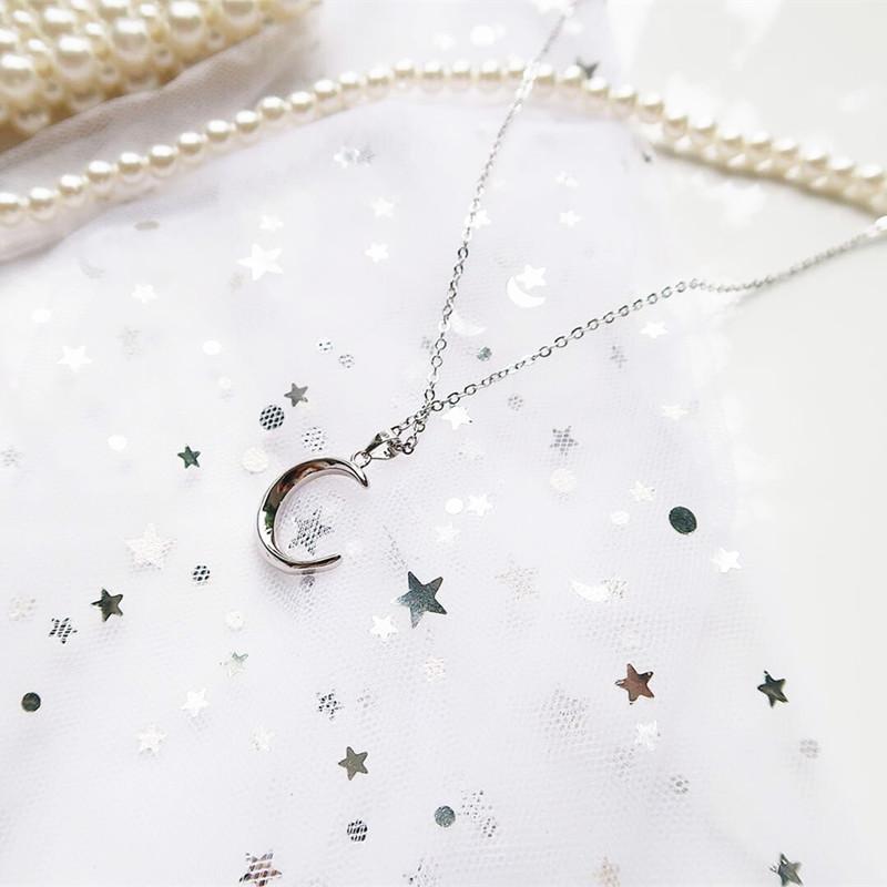 Short Glossy Crescent Moon S925 Sterling Silver Necklace Clavicle Chain Wild Temperament Gift for Female
Short Glossy Crescent Moon S925 Sterling Silver Necklace Clavicle Chain Wild Temperament Gift for Female