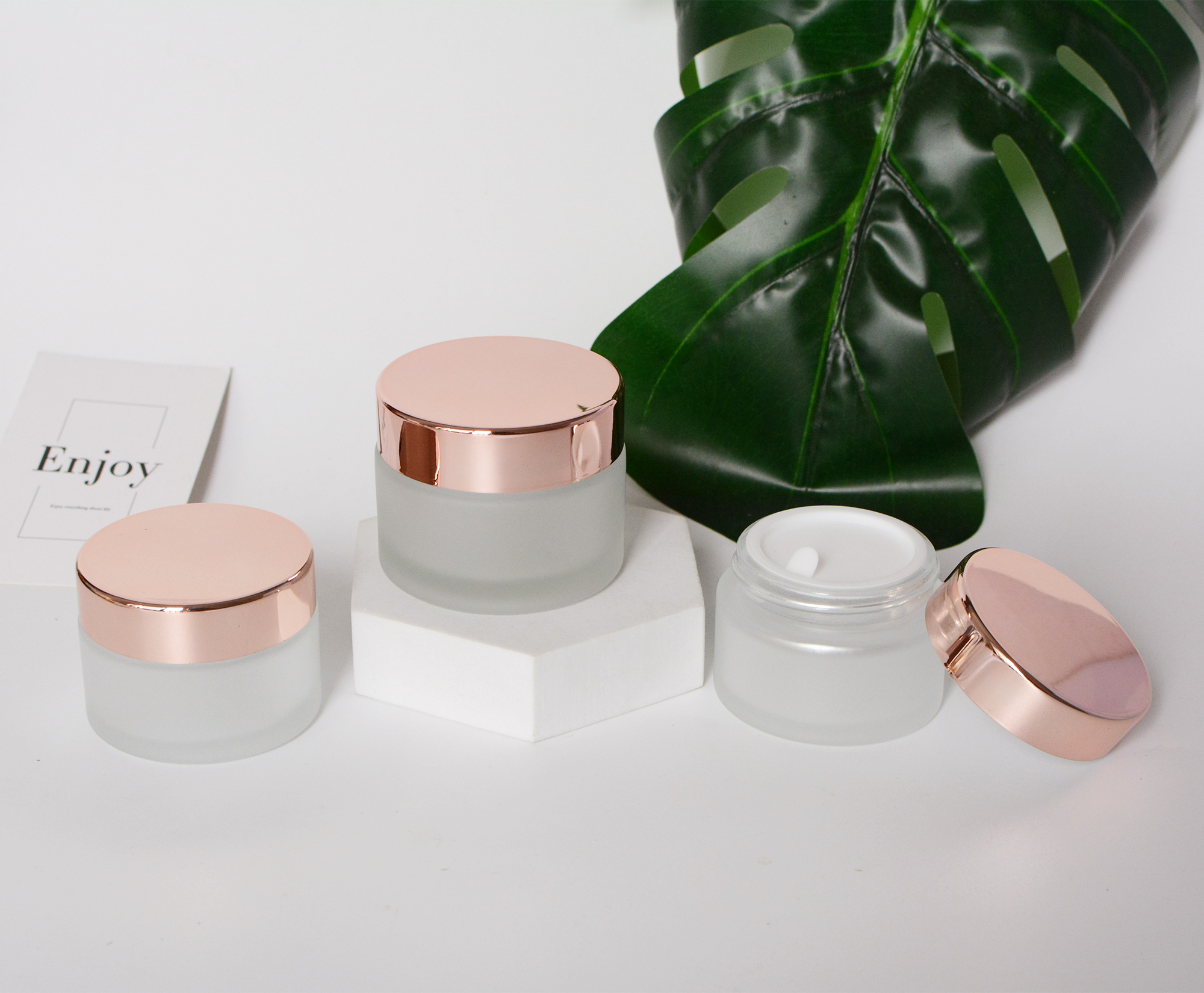 Wholesale Factory Price 15g 30g 50g 100g Shiny Rose Gold Refillable Cosmetic Beauty Makeup Frosted Glass Personal Care Cream Jar Container
Wholesale Factory Price 15g 30g 50g 100g Shiny Rose Gold Refillable Cosmetic Beauty Makeup Frosted Glass Personal Care Cream Jar Container