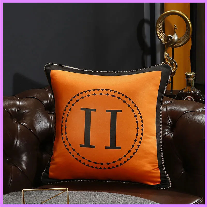 Luxury Designer New Pillows Office Living Room Cushion Letters Pillow High Quality Cushions Retro Case Home Furnishing Designers D2112283F
Luxury Designer New Pillows Office Living Room Cushion Letters Pillow High Quality Cushions Retro Case Home Furnishing Designers D2112283F