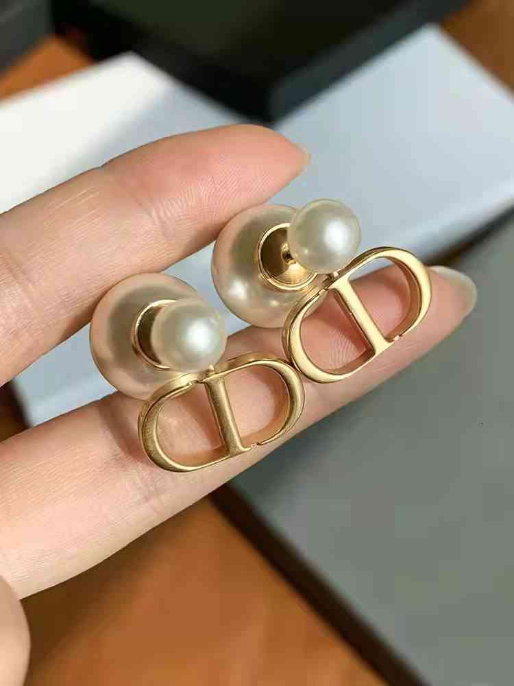 Dio/Christian Luxurys Designer d House Letter Earrings Pearl Women Light Luxury High Sense 2022 Small Fragrance
Dio/Christian Luxurys Designer d House Letter Earrings Pearl Women Light Luxury High Sense 2022 Small Fragrance