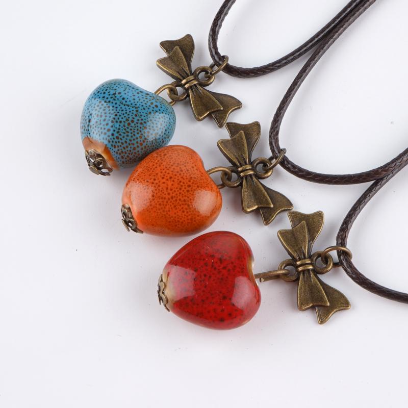 1pcs Retro Long Necklaces Fashionable Peach Heart Ceramic Pendant Sweater Necklaces For Women Simple Jewelry Accessories
1pcs Retro Long Necklaces Fashionable Peach Heart Ceramic Pendant Sweater Necklaces For Women Simple Jewelry Accessories