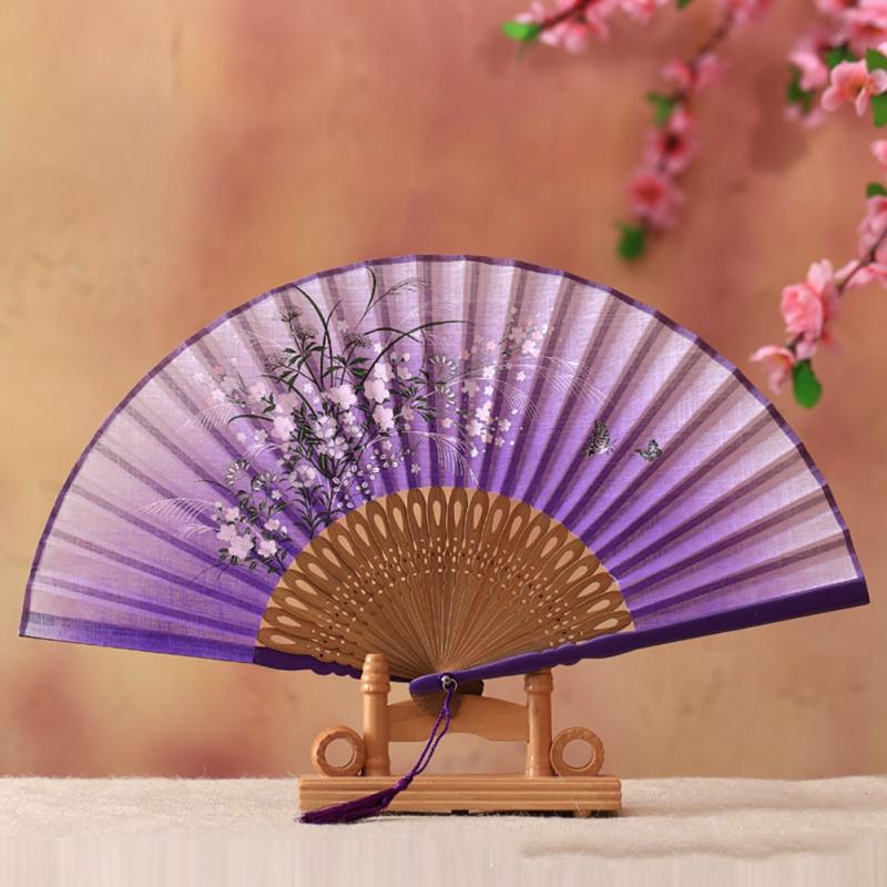 Hand Held Silk Bamboo Fan Vintage Retro Style Handmade Fan Folding Festival Gift Performance Chinese Tool
Hand Held Silk Bamboo Fan Vintage Retro Style Handmade Fan Folding Festival Gift Performance Chinese Tool