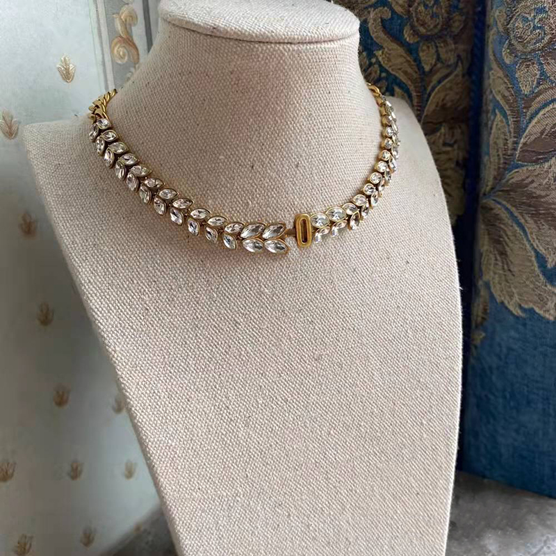 Luxurys Jewellery Retro Choker Women Fashion Wheat Pattern Designers Necklace High Quality Diamond Inlaid Clavicle Chain Women's Necklaces
Luxurys Jewellery Retro Choker Women Fashion Wheat Pattern Designers Necklace High Quality Diamond Inlaid Clavicle Chain Women's Necklaces