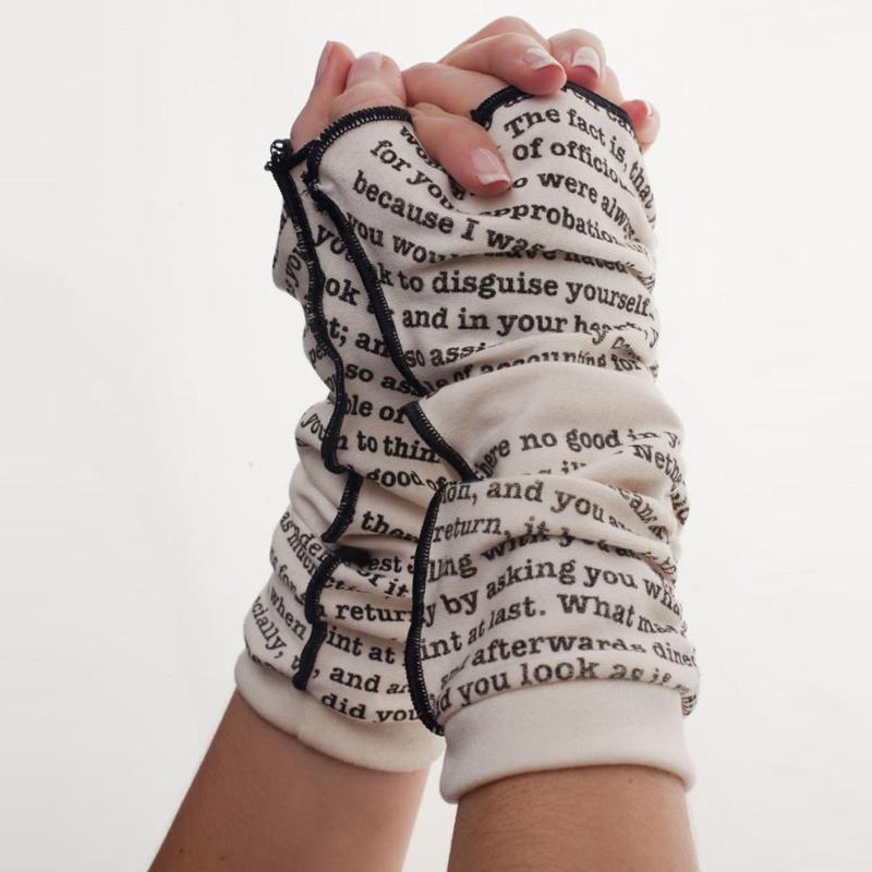 Button Elastic Thin Gloves Letter Print Multi-Purpose Mitten For Women 2021 New Touch Screen Winter Keep Warm Coldproof Design
Button Elastic Thin Gloves Letter Print Multi-Purpose Mitten For Women 2021 New Touch Screen Winter Keep Warm Coldproof Design