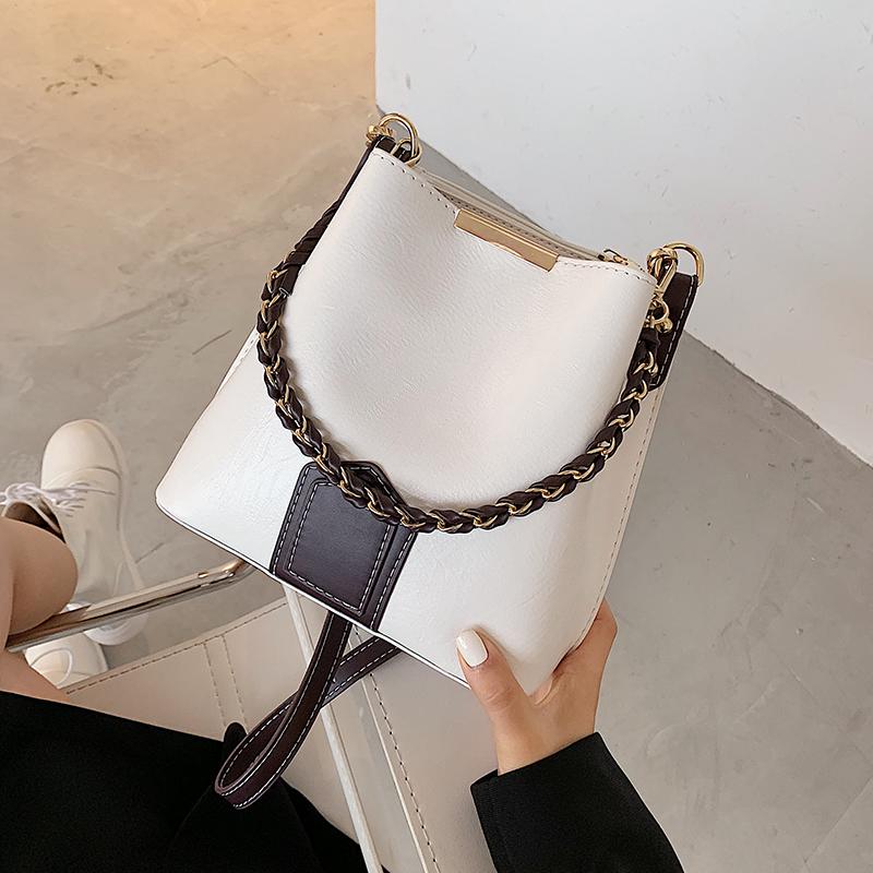 chain Tote Bucket bag 2021 Fashion New High quality PU Leather Women's Designer Handbag Travel Shoulder Messenger Bag, Beige
chain Tote Bucket bag 2021 Fashion New High quality PU Leather Women's Designer Handbag Travel Shoulder Messenger Bag, Beige
