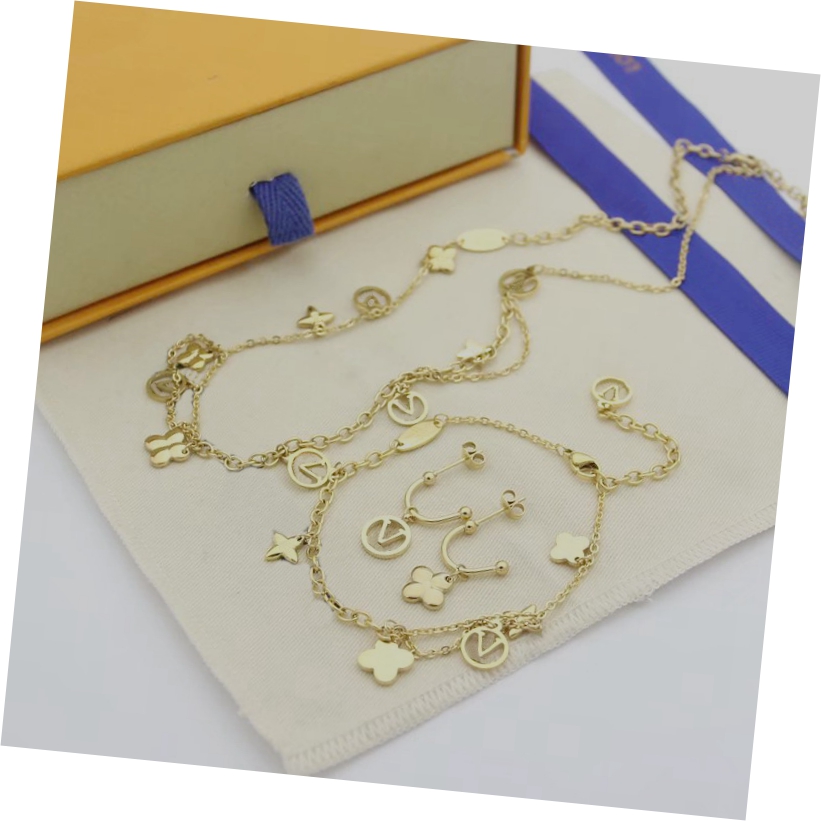 Hot Sale Fashion Jewelry Sets Lady 316L Titanium steel Four Leaf Flower Letter 18K Plated Gold Double Deck Necklaces Bracelet Earrings 1pc, No original box
Hot Sale Fashion Jewelry Sets Lady 316L Titanium steel Four Leaf Flower Letter 18K Plated Gold Double Deck Necklaces Bracelet Earrings 1pc, No original box