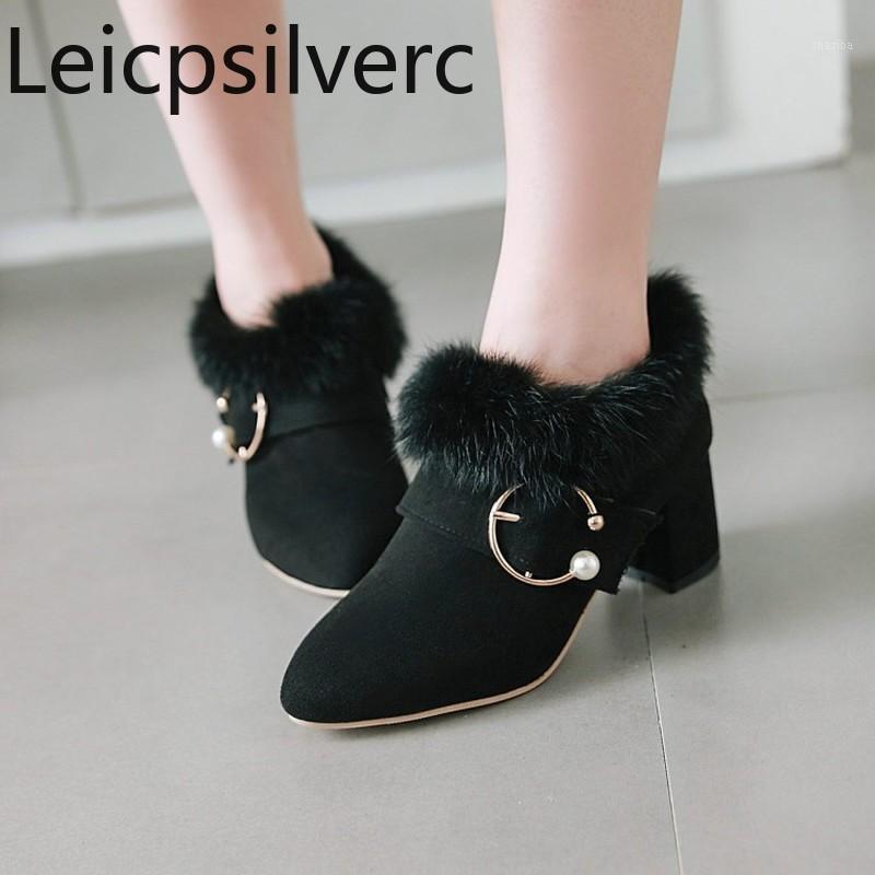 Women's Boots Autumn And Winter The New Pointed zipper Metal Decoration plush Thick heel mid heel Women's shoes plus size 33-431, Black
Women's Boots Autumn And Winter The New Pointed zipper Metal Decoration plush Thick heel mid heel Women's shoes plus size 33-431, Black