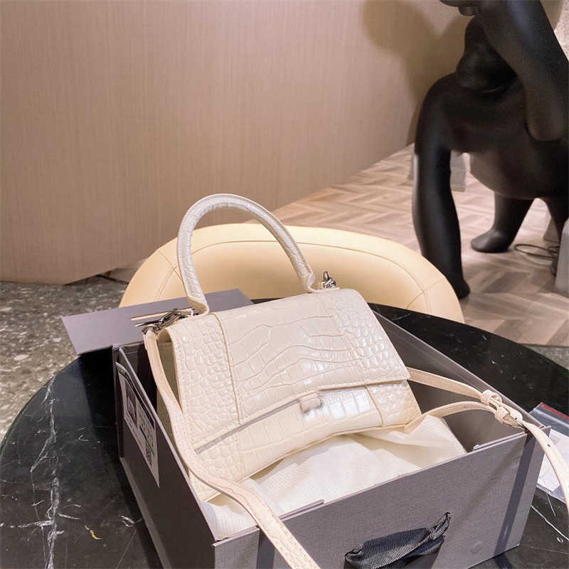 High Quality Women Luxury Designer Bag Ladies Handbag Crocodile Embossed Shoulder Cross body Classic Calfskin Metal Hourglass Fashiona
High Quality Women Luxury Designer Bag Ladies Handbag Crocodile Embossed Shoulder Cross body Classic Calfskin Metal Hourglass Fashiona