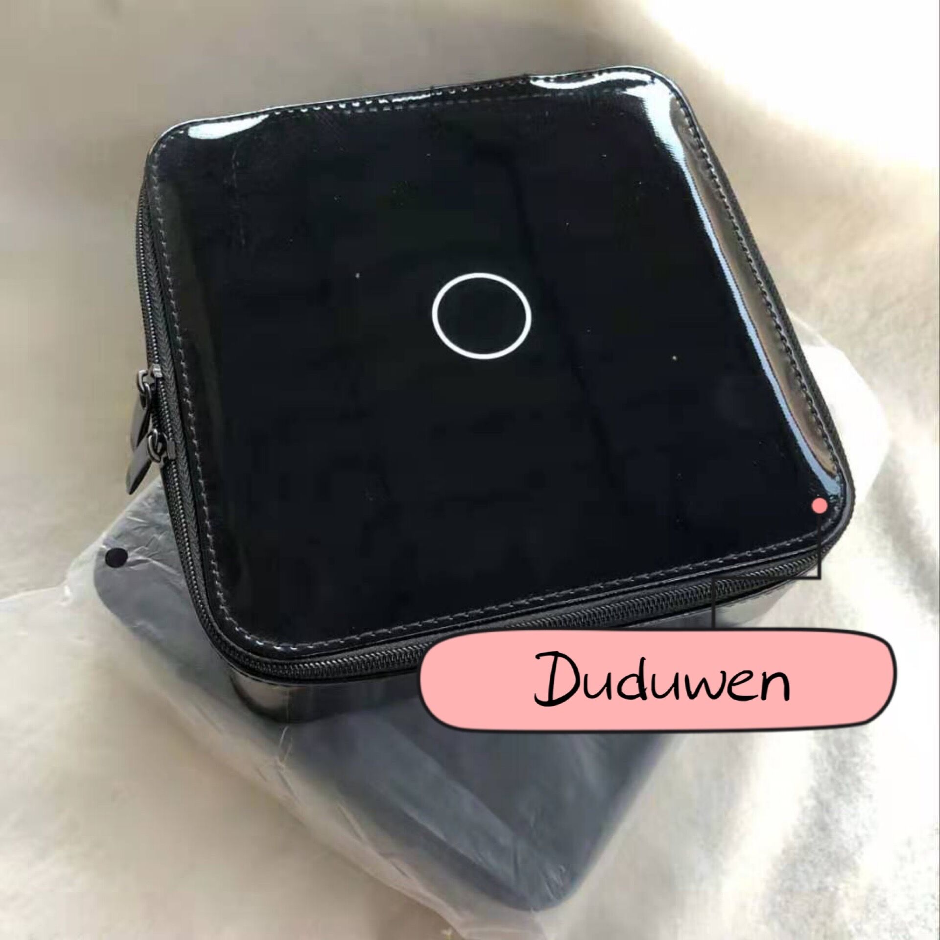 15X15X4.5cm fashion jewelry box circel C pattern glossy storage case classic makeup comsetics storage bag, One size
15X15X4.5cm fashion jewelry box circel C pattern glossy storage case classic makeup comsetics storage bag, One size