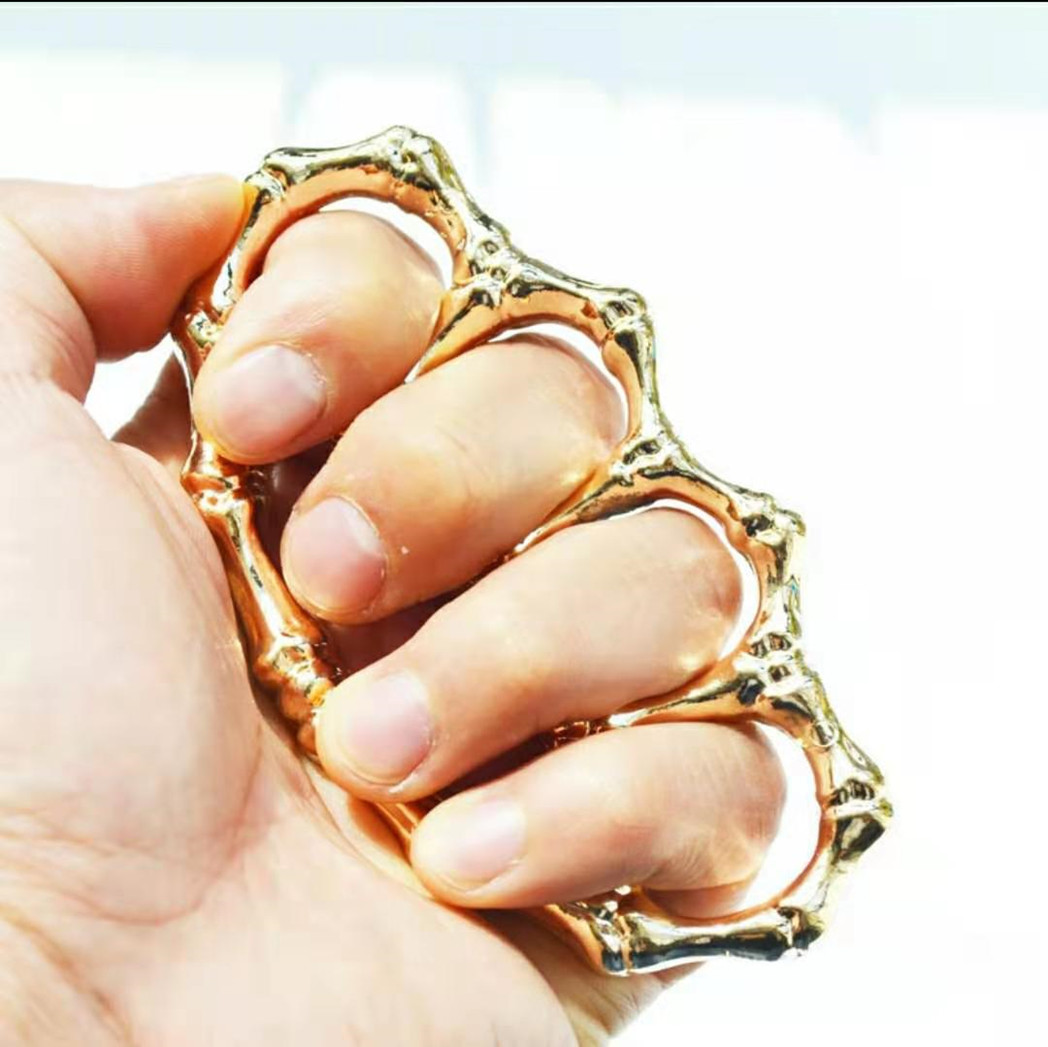 Glass fiber finger tiger four finger self-defense weapons will hand in hand buckle tiger finger fist button self-defense fighting supplies46
Glass fiber finger tiger four finger self-defense weapons will hand in hand buckle tiger finger fist button self-defense fighting supplies46