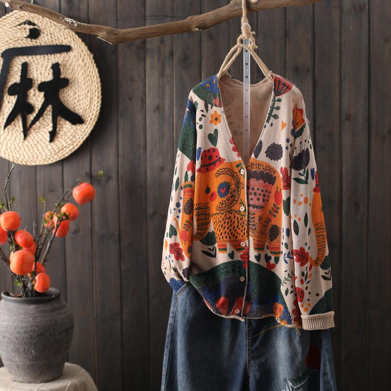 2020 autumn new retro printed v-neck knitted cardigan women loose plus size sweater coat, Beige
2020 autumn new retro printed v-neck knitted cardigan women loose plus size sweater coat, Beige