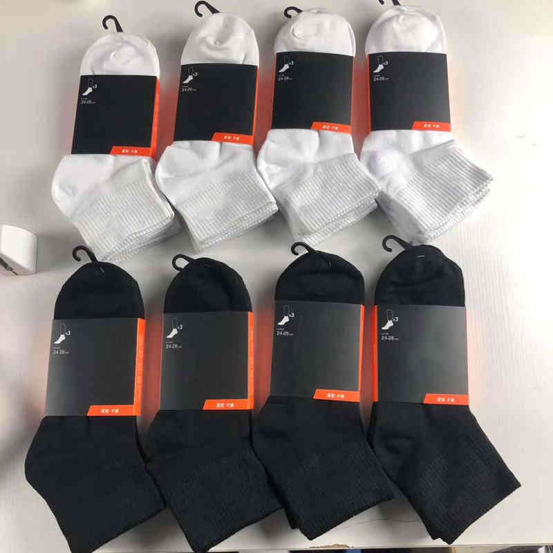 mens socks Women High Quality Cotton All-match classic Ankle Letter Breathable black and white Football basketball Sports Sock Wholesale
mens socks Women High Quality Cotton All-match classic Ankle Letter Breathable black and white Football basketball Sports Sock Wholesale