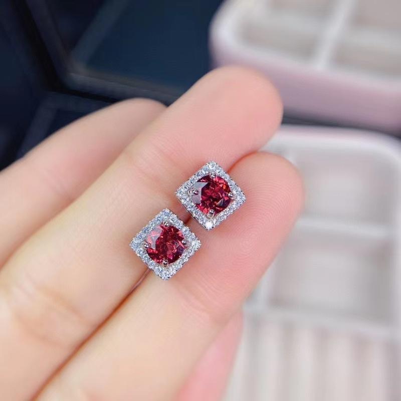 KJJEAXCMY fine jewelry 925 silver natural Garnet new girl lovely earrings hot selling ear stud support test Chinese style
KJJEAXCMY fine jewelry 925 silver natural Garnet new girl lovely earrings hot selling ear stud support test Chinese style